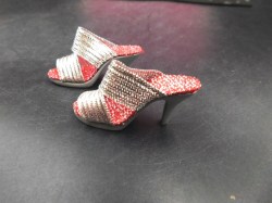 tonner silver heels side